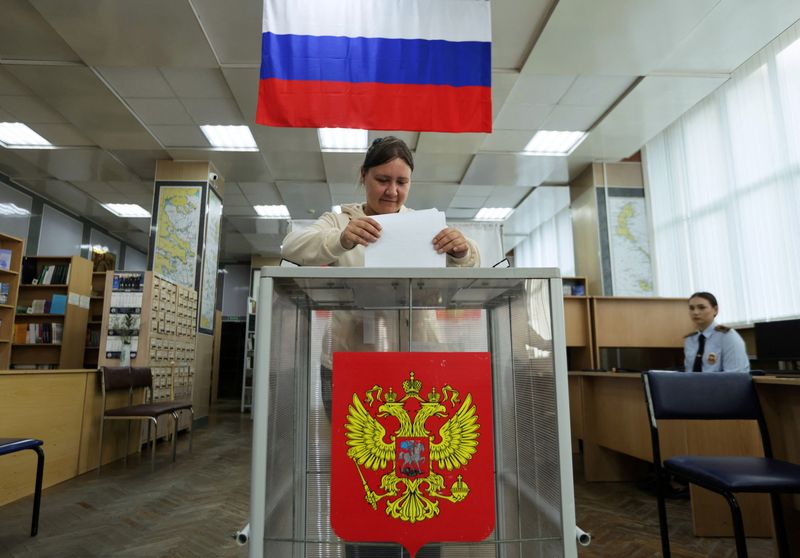 A voter casts her ballot at a polling station on the first day of Russia's parliamentary election in Vladivostok, Russia, September 18, 2026. REUTERS/Tatiana Meel
