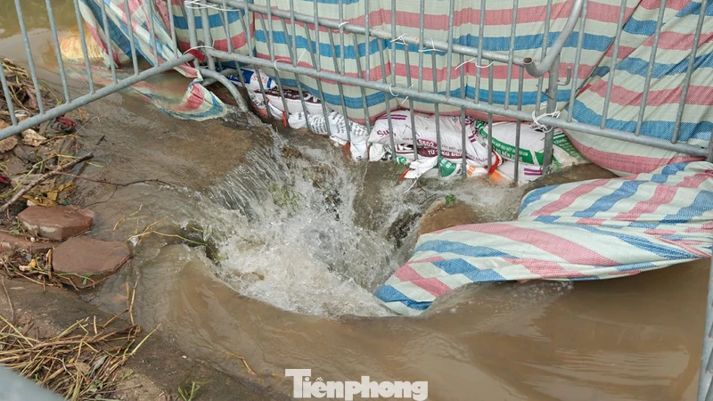 Vụ nam sinh bị nước cuốn xuống cống tử vong ở Hà Nội: Cơ quan điều tra cần vào cuộc