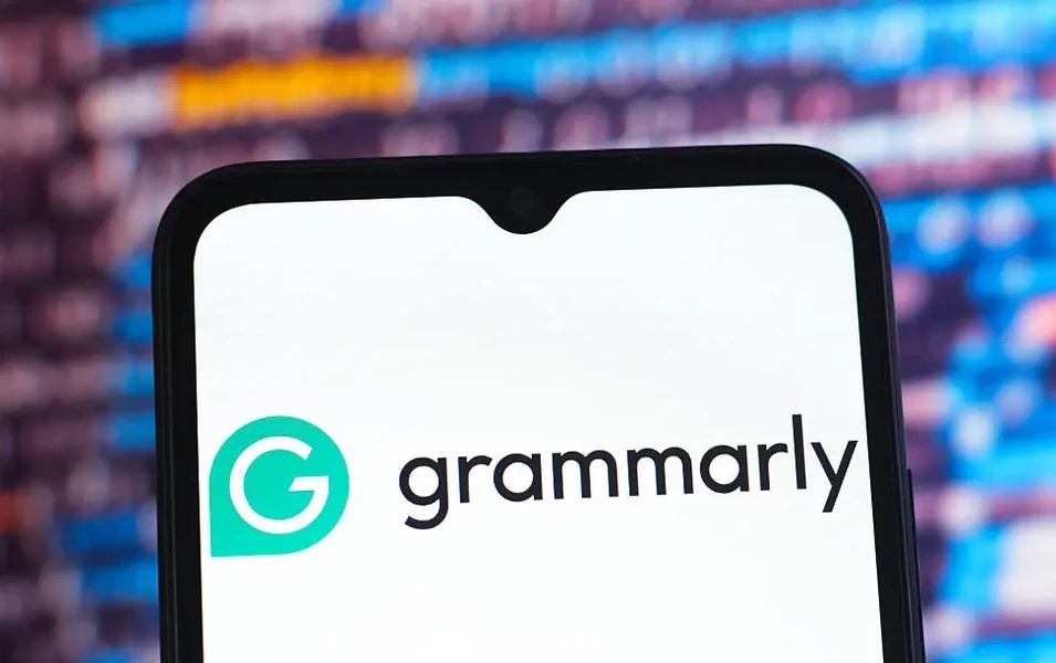 Mastering confident writing with Grammarly AI tools