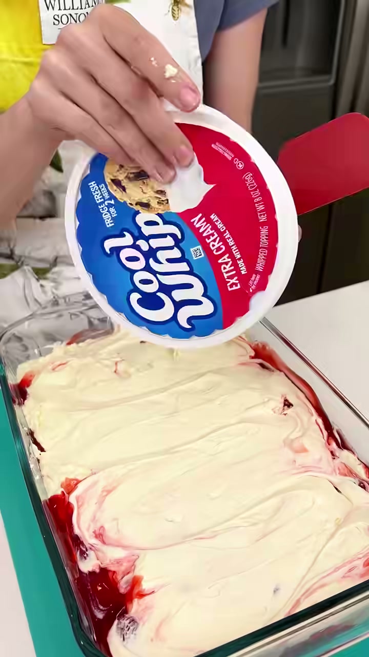 Easy no bake strawberry cheesecake dessert for summer