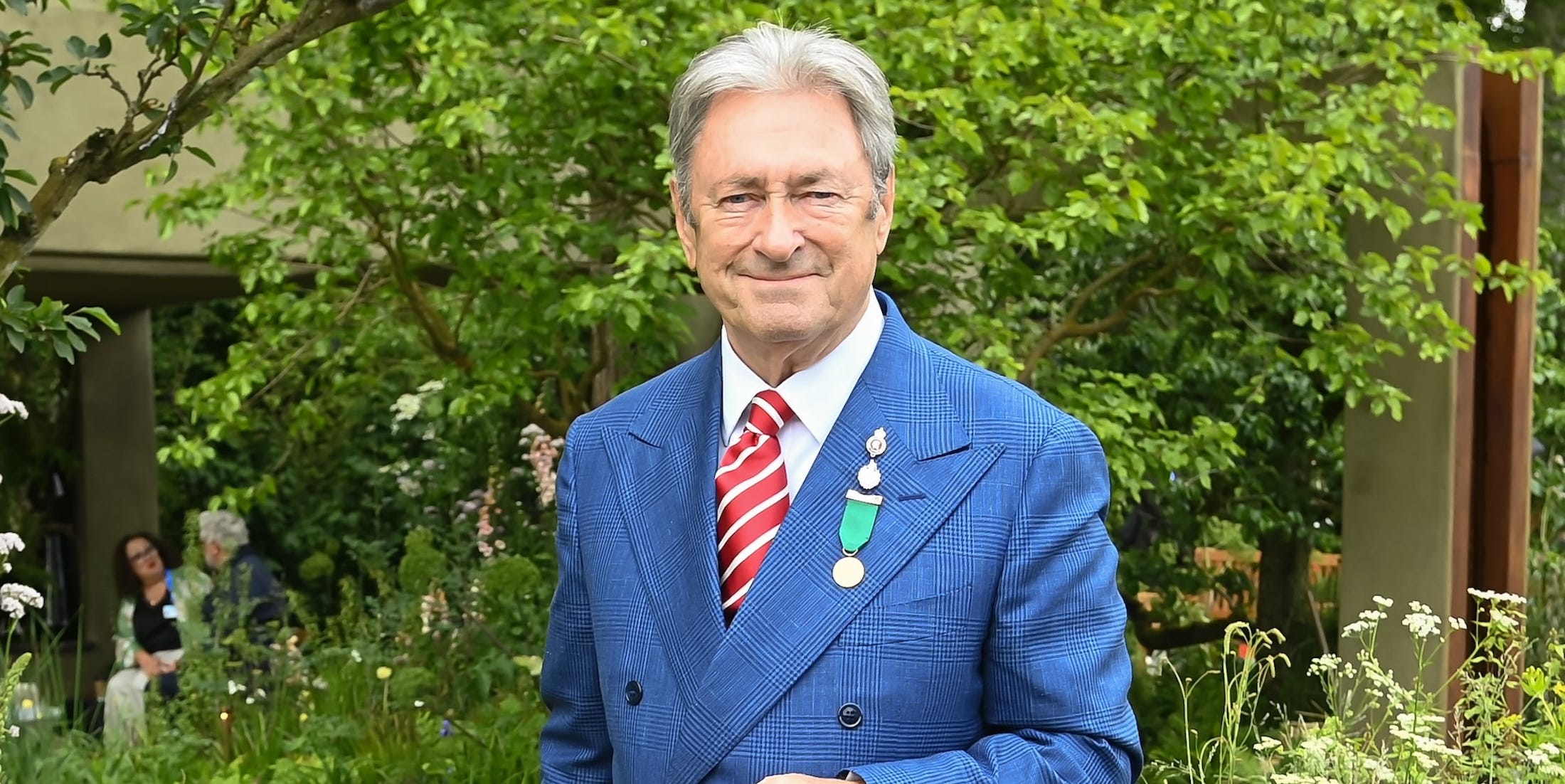 Alan Titchmarsh shares simple trick to clear autumn leaves from your ...