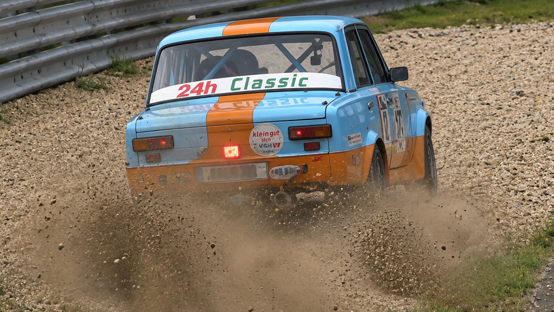 One crash changes the rhythm of this Nürburgring classics race