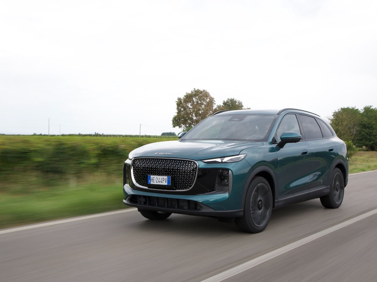 Lepas L8, il SUV plug-in da 279 CV punta su dotazione e abitacolo