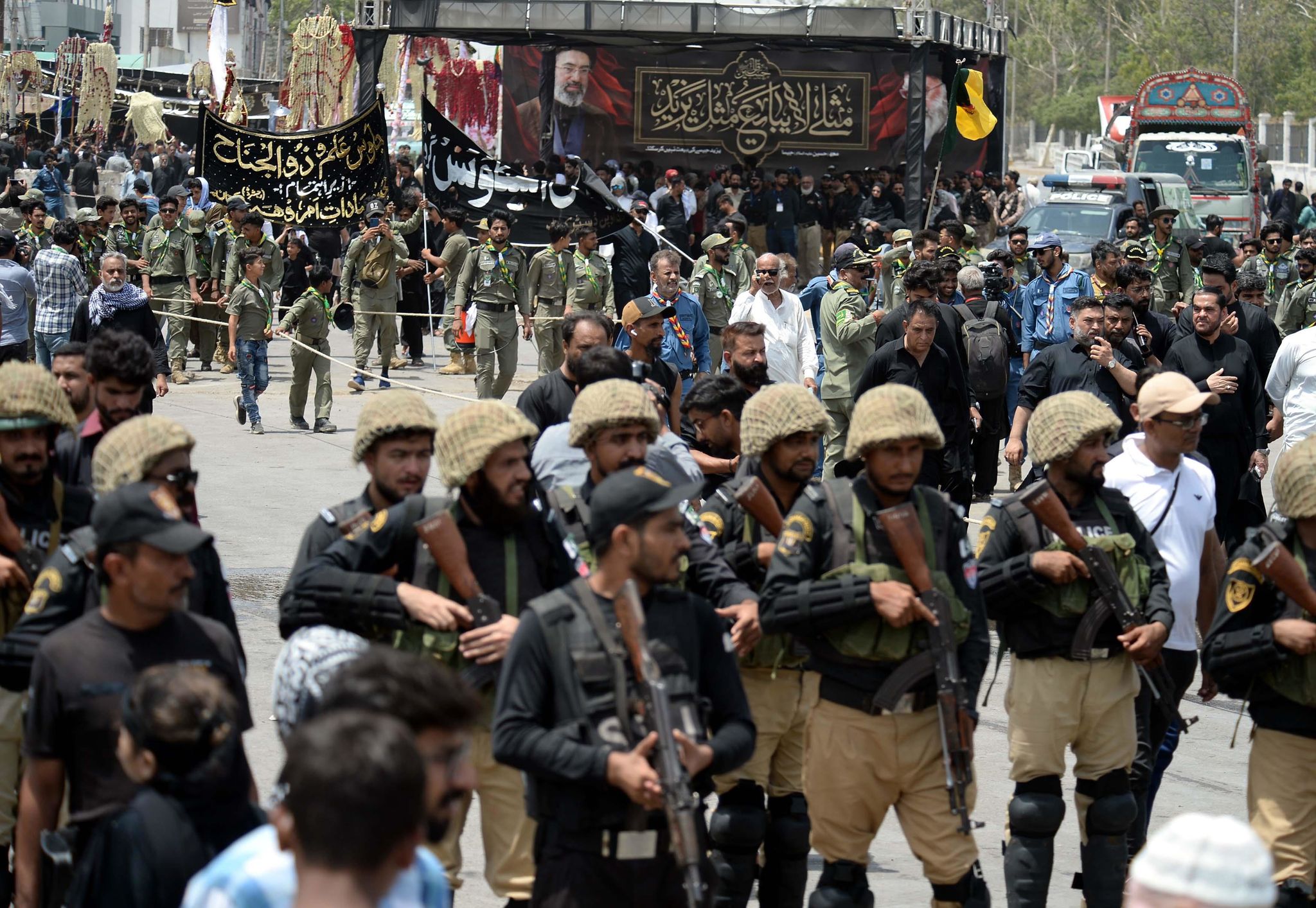Bombing at police compound in Pakistan kills 21, including 15 officers