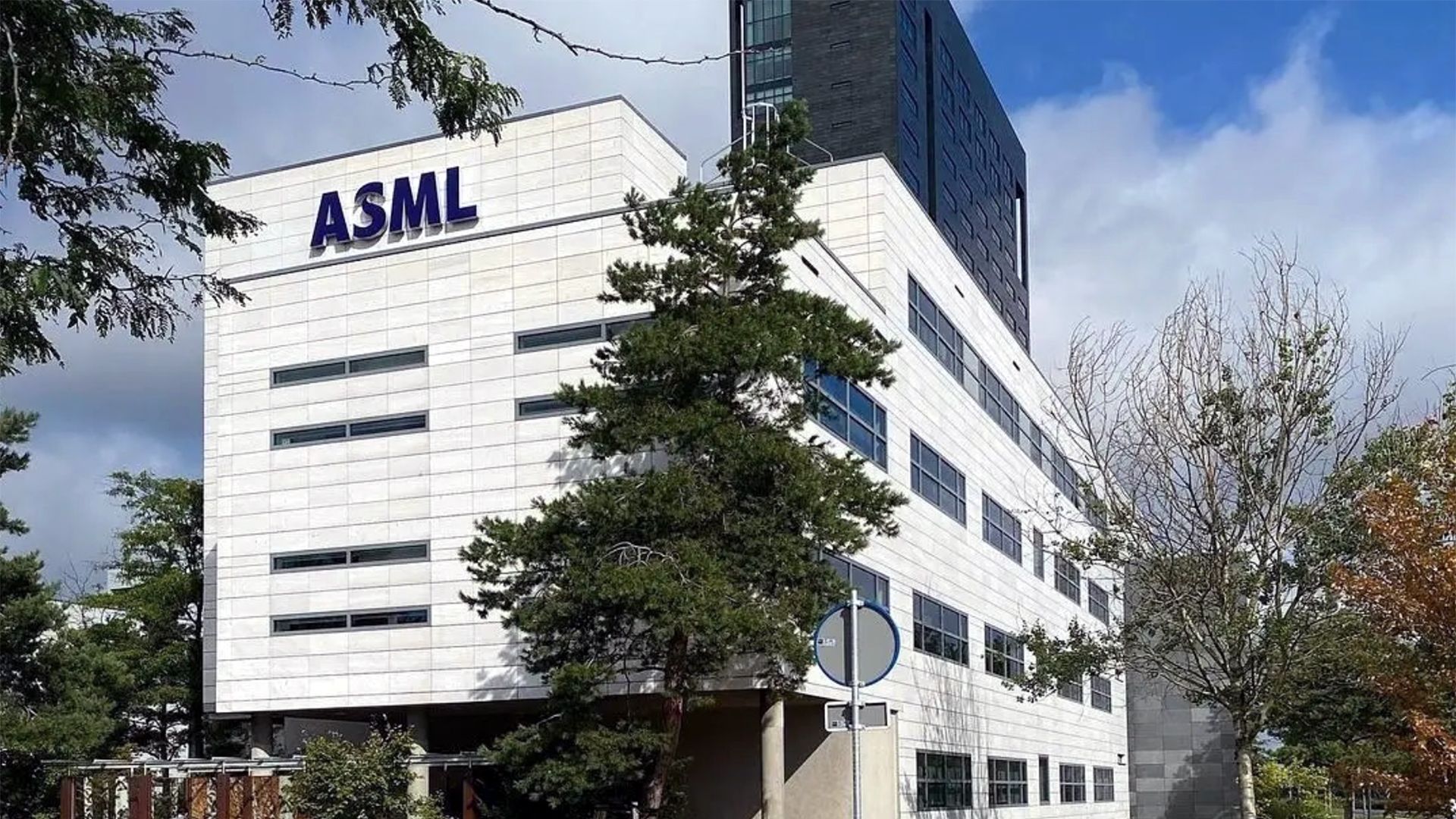ASML snubs Elon Musk-backed particle accelerator chipmaking tech