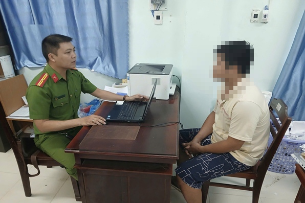 Đi bộ tập thể dục, người phụ nữ ở Cần Thơ bị giật dây chuyền bạch kim
