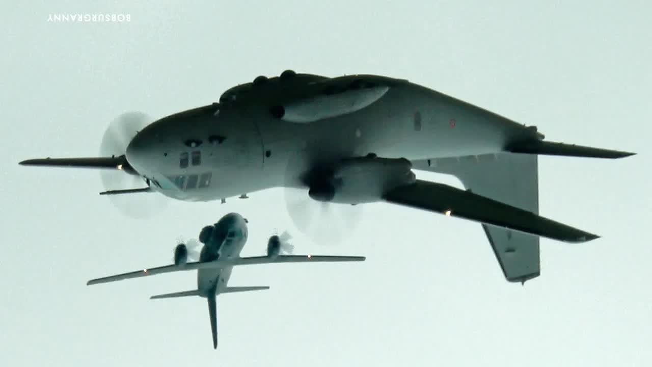 The C-27J Spartan starts a barrel roll - then the cargo plane goes ...