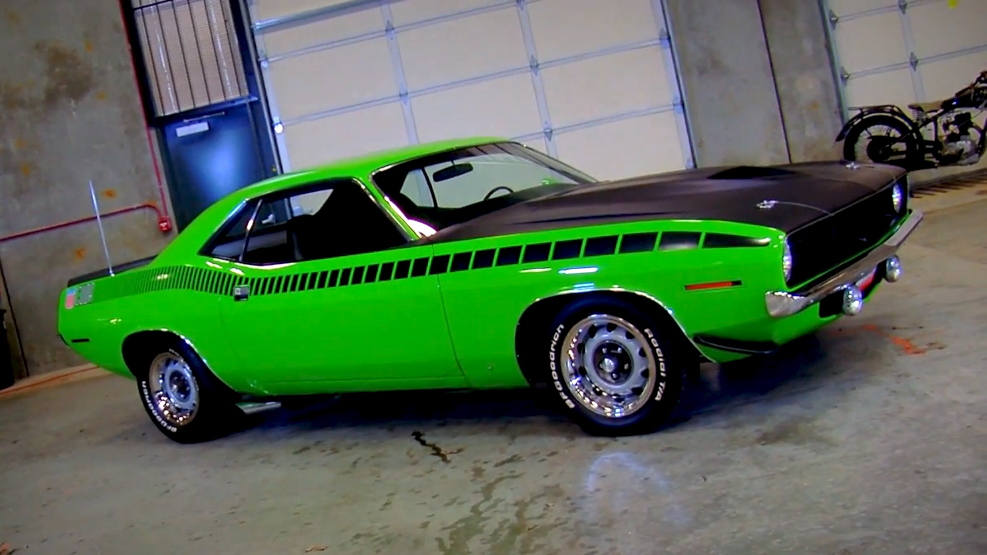 Exploring the rare 290HP 1970 Plymouth Cuda AAR
