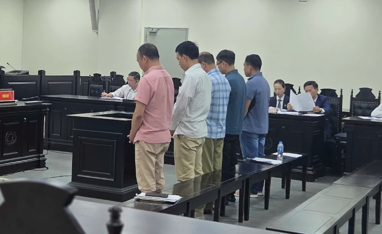 Hai thuyền trưởng lĩnh án tù vì bán trộm gần 2.000 tấn dầu cho người nước ngoài