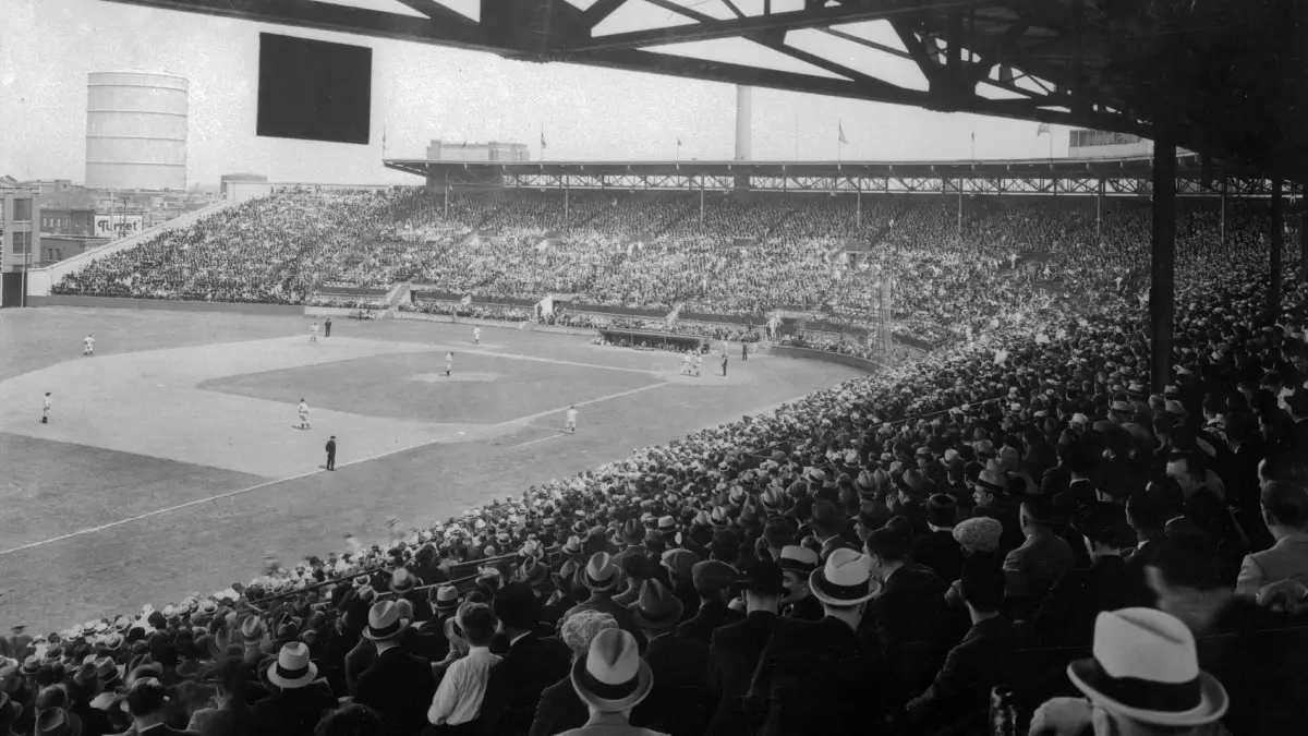 19 photos of packed baseball stadiums from decades past