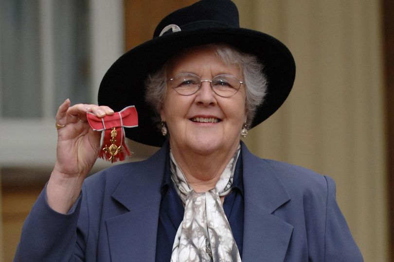 Coronation Street actress Stephanie Cole, 84, dies after Alzheimer's ...