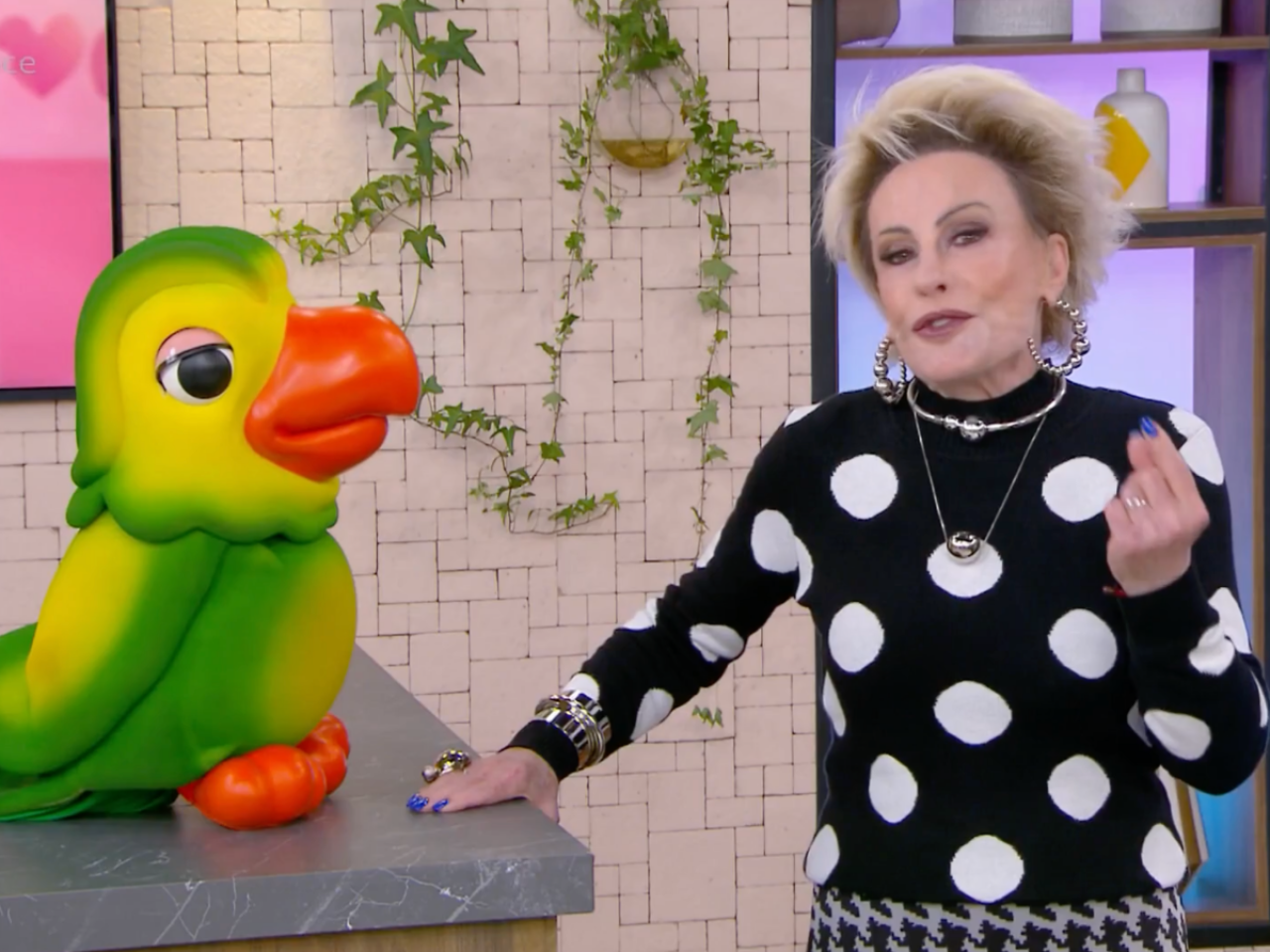 Gafe! Ana Maria Braga troca nomes e confunde ator com Antônio Fagundes