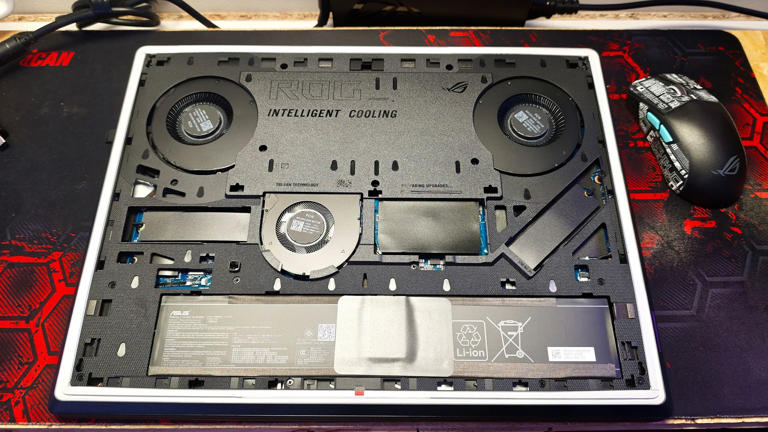 ROG Strix SCAR 18 G835 (2026) gaming laptop review