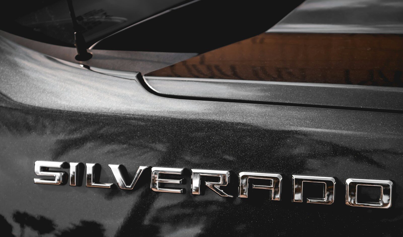GM's new truck V8 makes 481 HP, drops the dipstick, and lands as feds ...