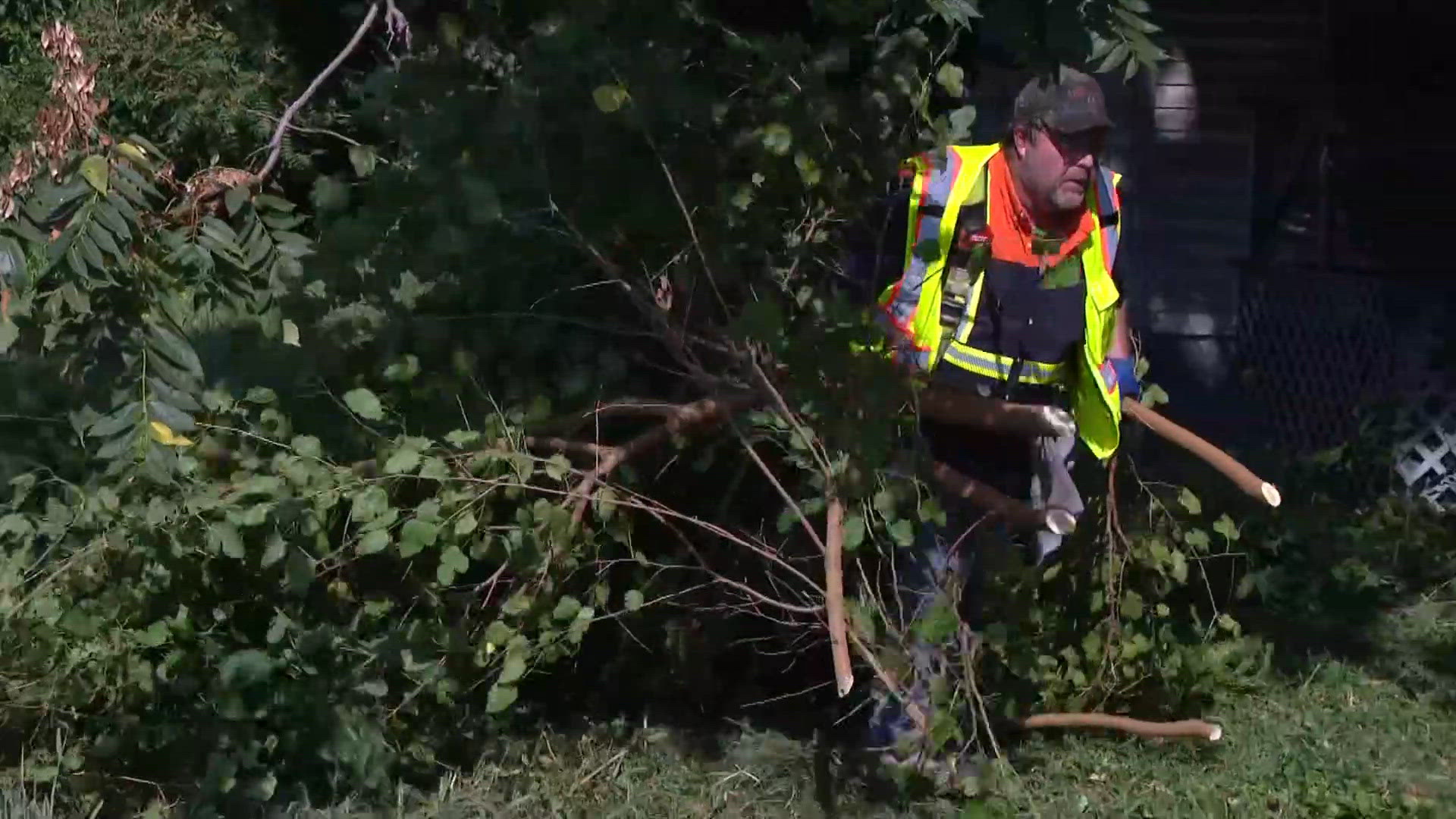 Clean up, build up: Crews tear down 10 abandoned properties in East St ...