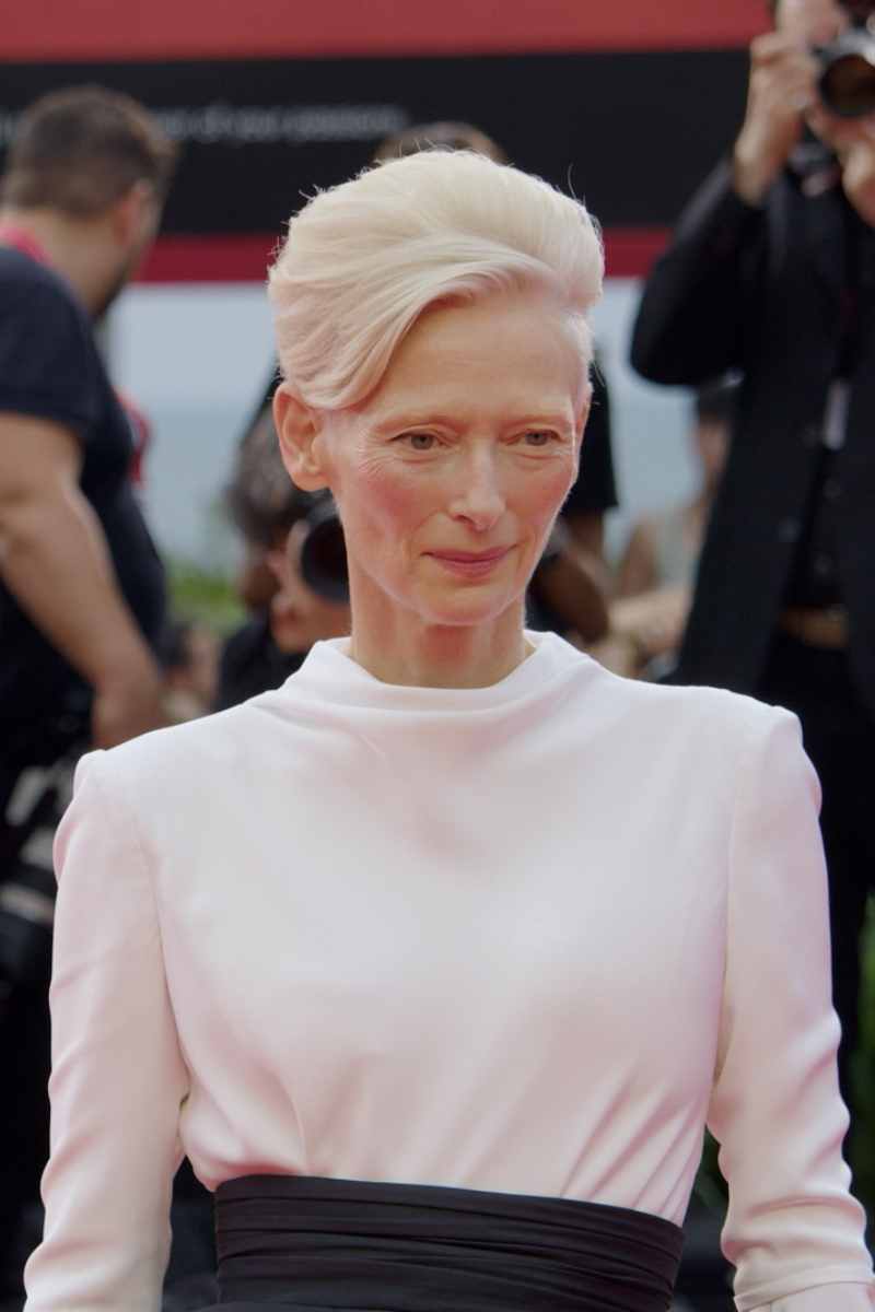 Tilda Swinton Erobert Venedig Ihre 5 Atemberaubendsten Looks