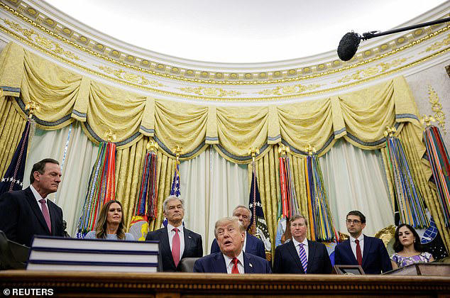 Trump boots CNN, MSNOW and Politico from White House in unprecedented ...