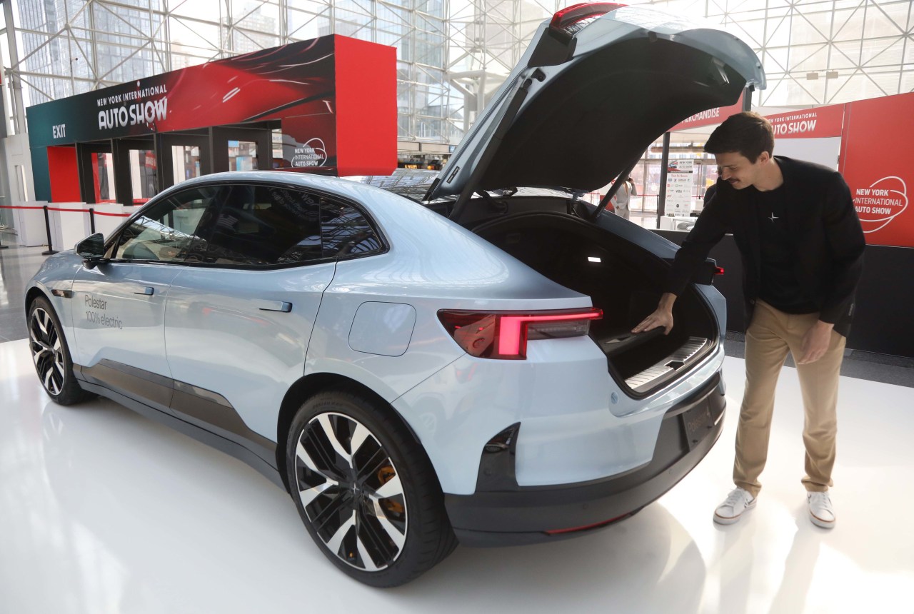 Automakers urge Trump not to allow Chinese cars into US ahead of Xi summit