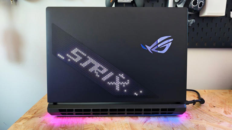 ROG Strix SCAR 18 G835 (2026) gaming laptop review