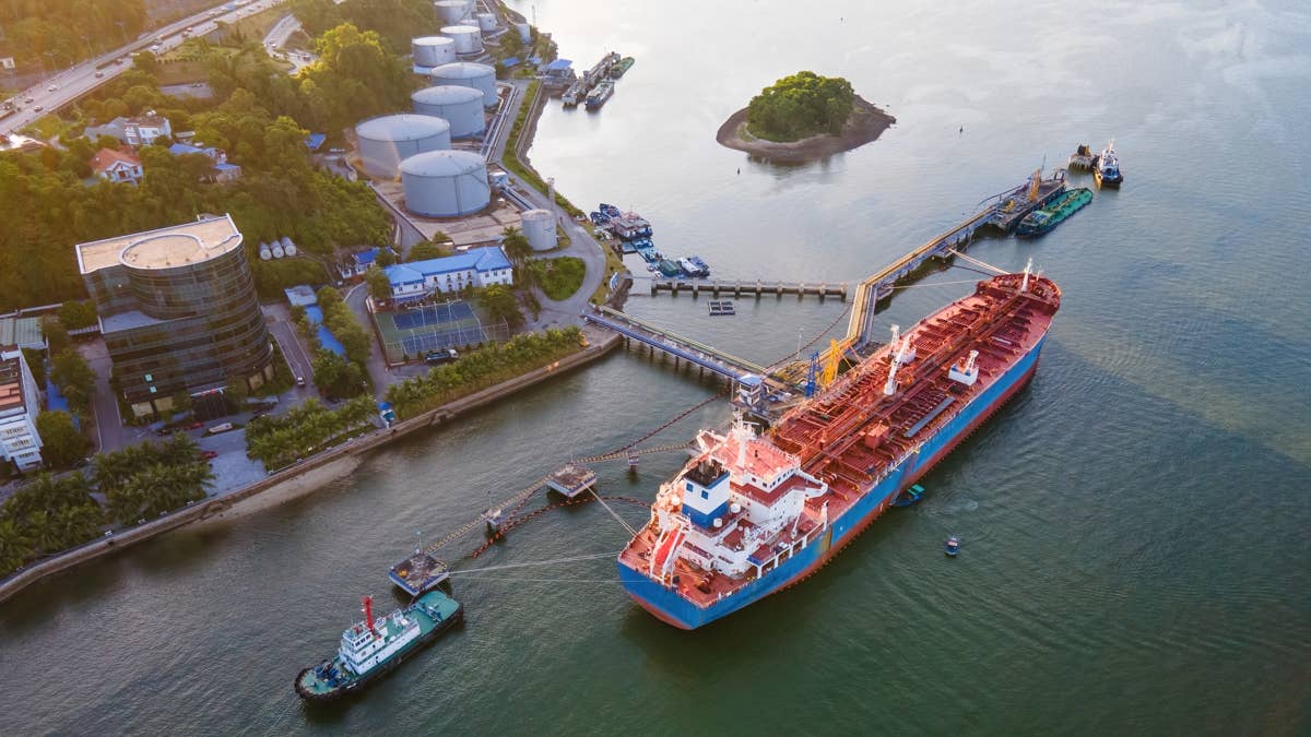 Louis Navellier's stock scoring system spots 3 oil tanker stocks