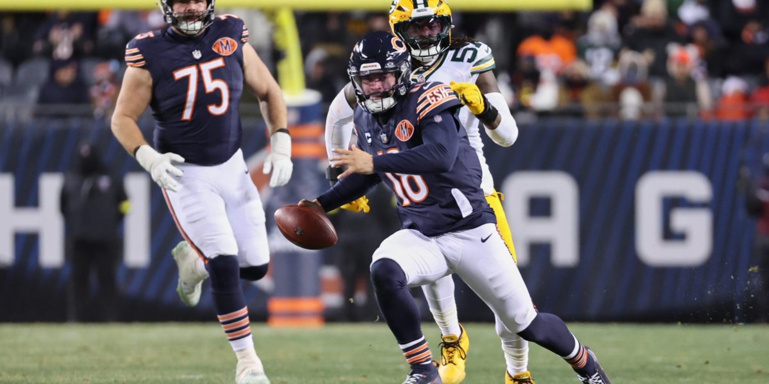 Bears’ Caleb Williams gives Drake Maye his flowers before TNF clash