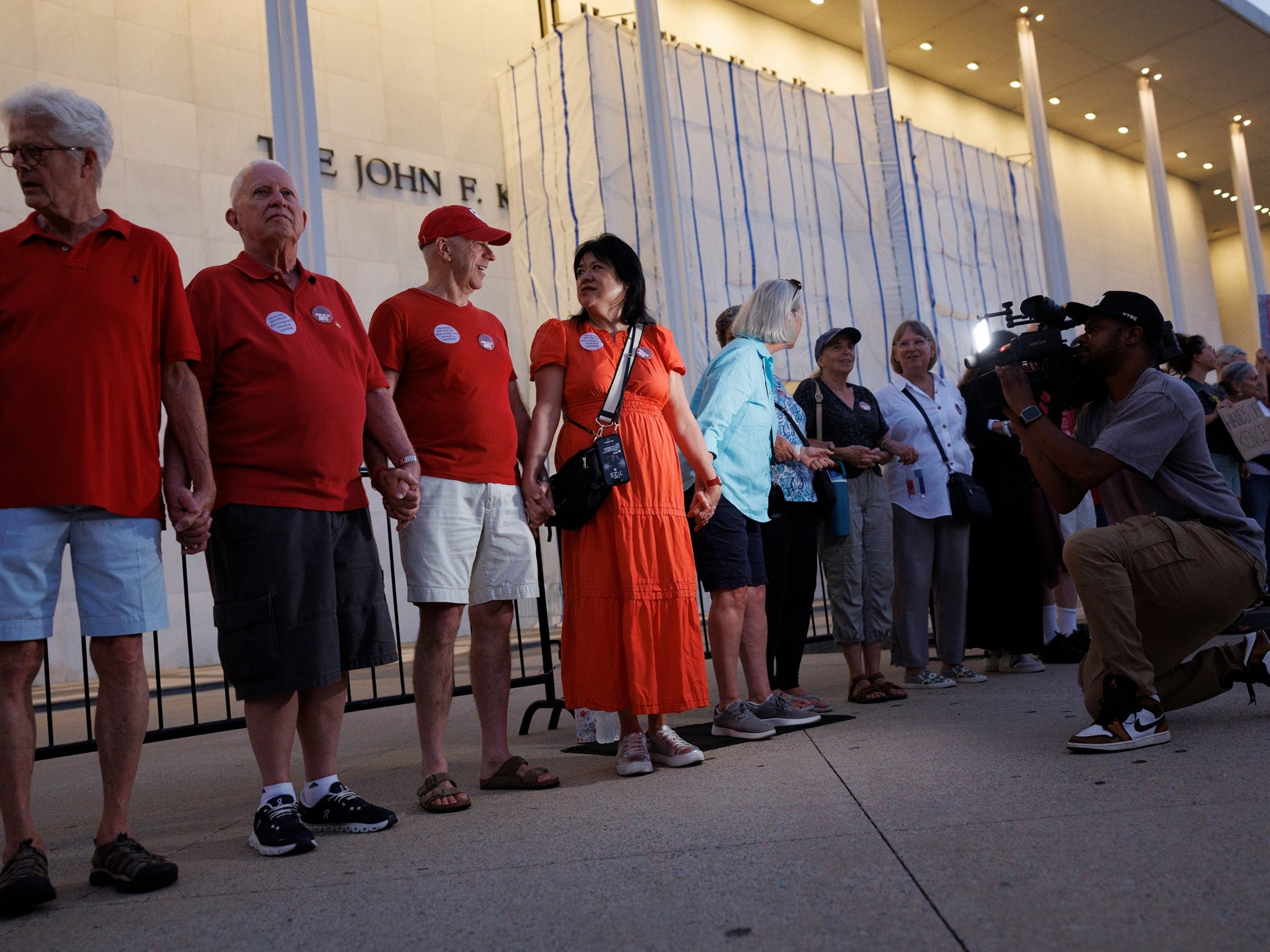 Protesters form human chain at Kennedy Center amid Trump's threats to ...