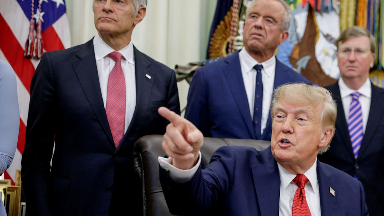 Vorwurf „Fake News“ - Trump verbietet Reportern von CNN, „Politico“ und ...