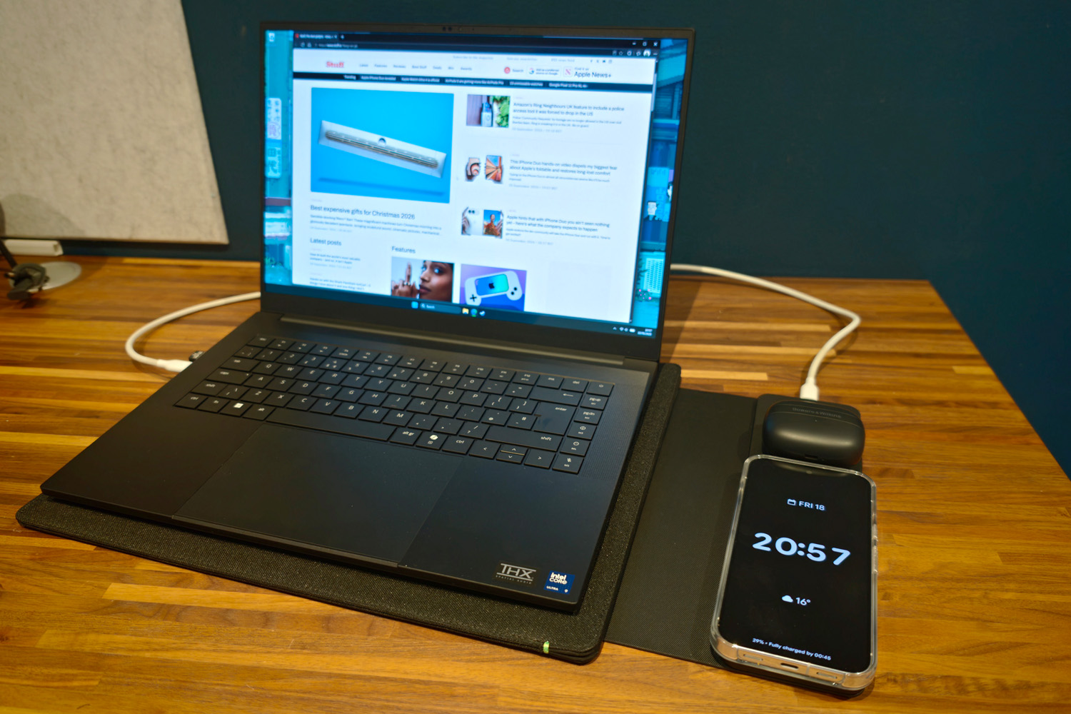 Razer’s wireless charging laptop sleeve has become my new hot desk hero