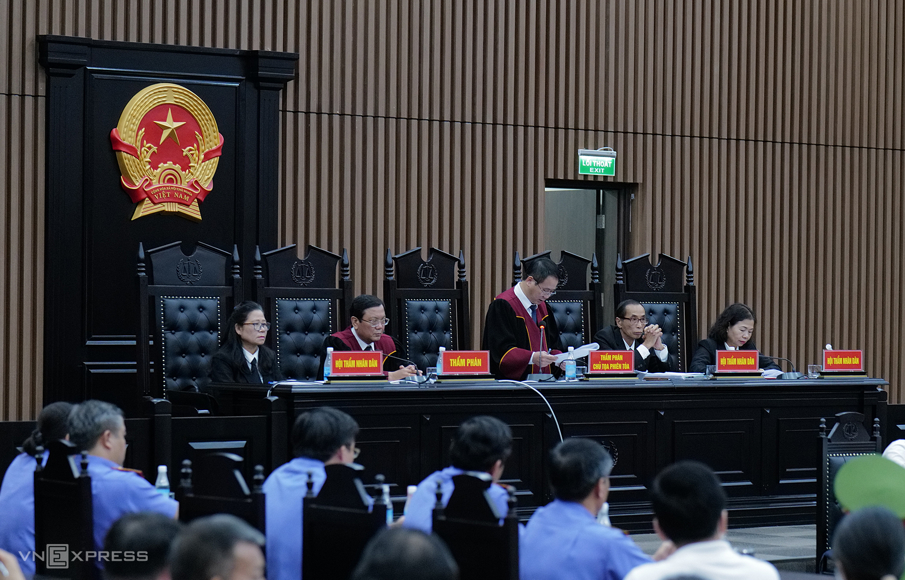 Tại sao có phiên tòa HĐXX 3 người, một số phiên lại 5 người?