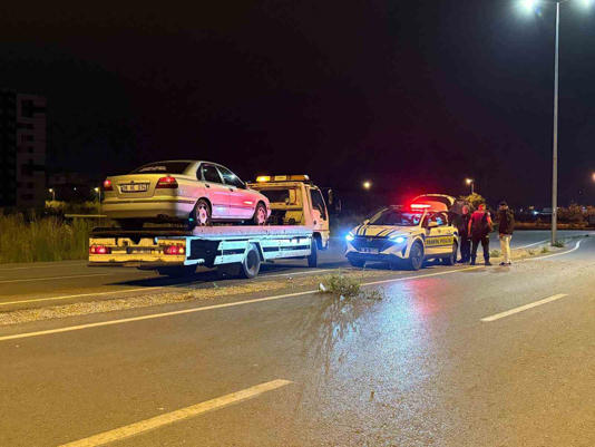 KAYSERİ&rsquo;NİN KOCASİNAN İL&Ccedil;ESİNDE UYGULAMA YAPAN POLİS EKİPLERİNİN &lsquo;DUR&rsquo; İHTARINA UYMAYAN S&Uuml;R&Uuml;C&Uuml; KOVALAMACA SONUCU KISA S&Uuml;REDE YAKALANDI. YAPILAN KONTROLLERDE 1.20 PROMİL ALKOLL&Uuml; OLDUĞU BELİRLENEN S&Uuml;R&Uuml;C&Uuml;YE 250 BİN TL İDARİ PARA CEZASI YAZILIRKEN, KA&Ccedil;TIĞI İ&Ccedil;İN PİŞMAN OLDUĞUNU BELİRTEN S&Uuml;R&Uuml;C&Uuml;, "NE OLURSA OLSUN DURUN VE DERDİNİZİ ANLATIN, KA&Ccedil;MAYIN" DEDİ.