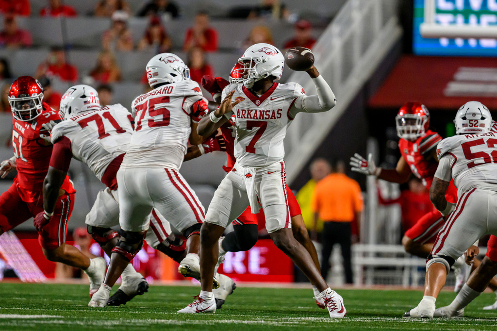 Arkansas trustees order a sweeping review to revive Razorbacks football