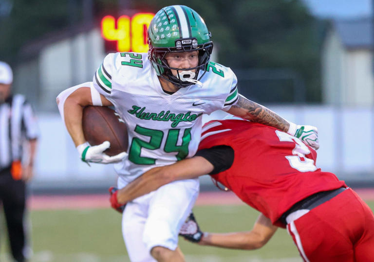 Huntington football continues building momentum with win over Piketon