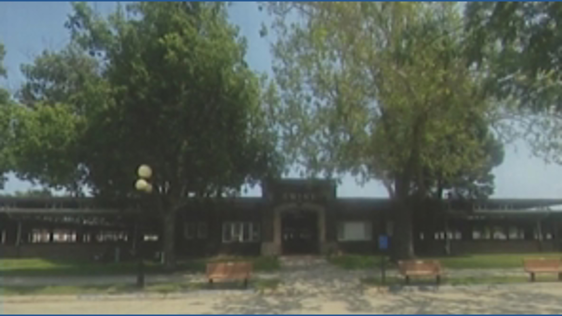 Discussing renovation of the Iowa State Fair's swine barn