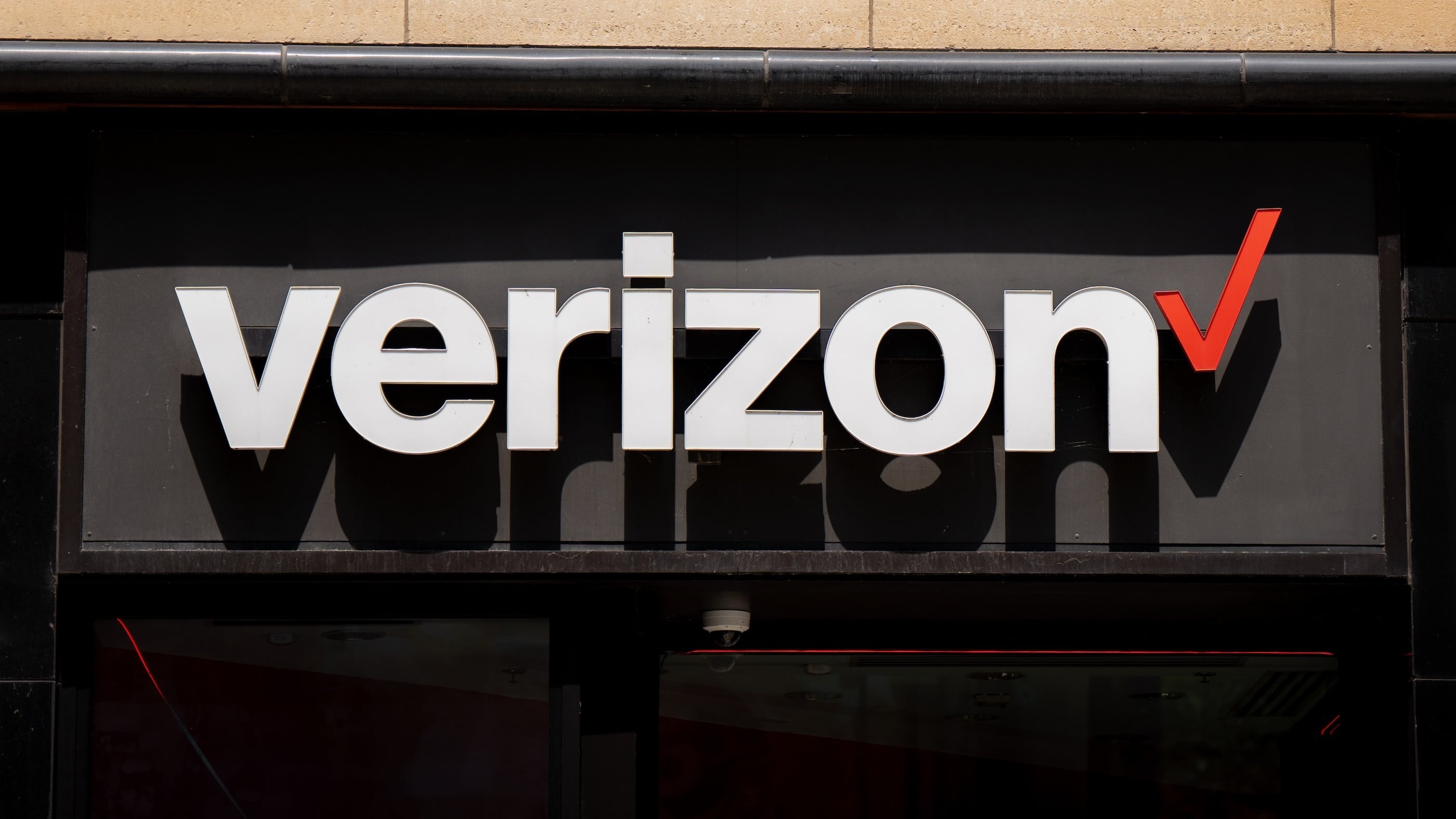Verizon moves to retire copper landlines across US, sparking concerns