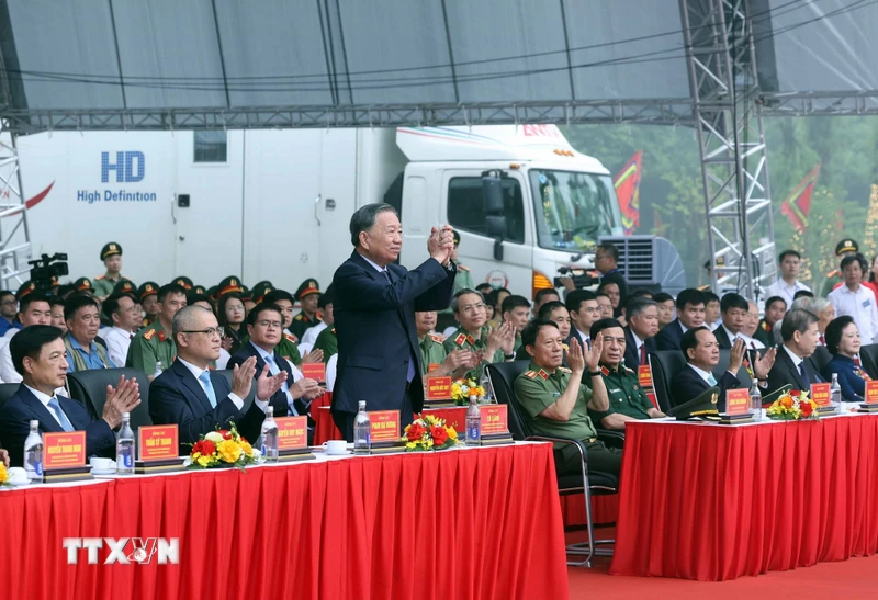 Tổng Bí thư, Chủ tịch nước dự lễ kỷ niệm 72 năm Ngày Bác Hồ về thăm Đền Hùng và khánh thành tượng đài “Bác Hồ với ngày hội non sông”