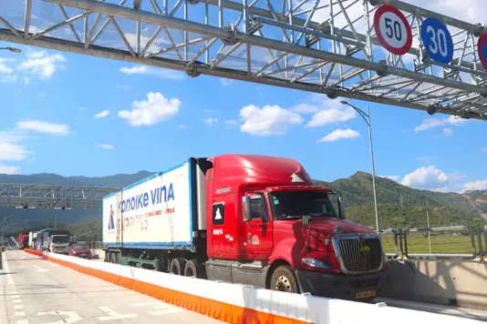 Trạm thu phí trên cao tốc Vân Phong - Nha Trang - Ảnh: NGUYỄN HOÀNG