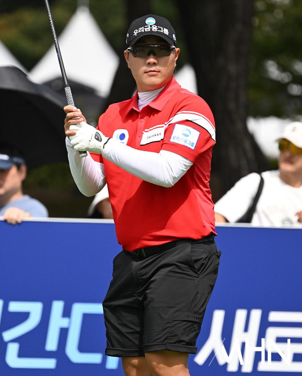 [MHN포토] 문동현 '필드 패션의 완성은 선글라스'