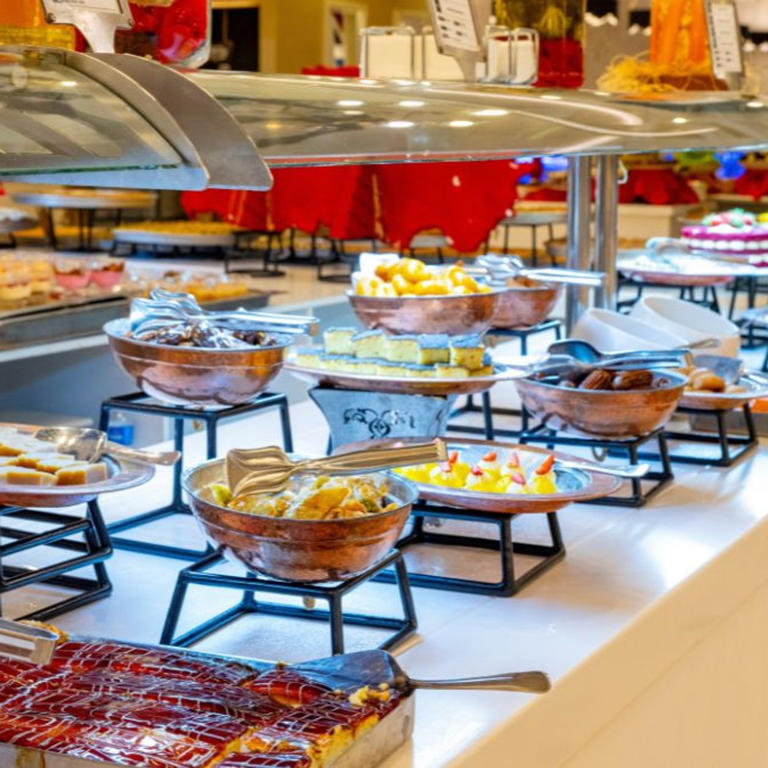 Il mange près de 4 kg de crevettes dans un buffet à volonté : le restaurant finit par lui interdire l’entrée