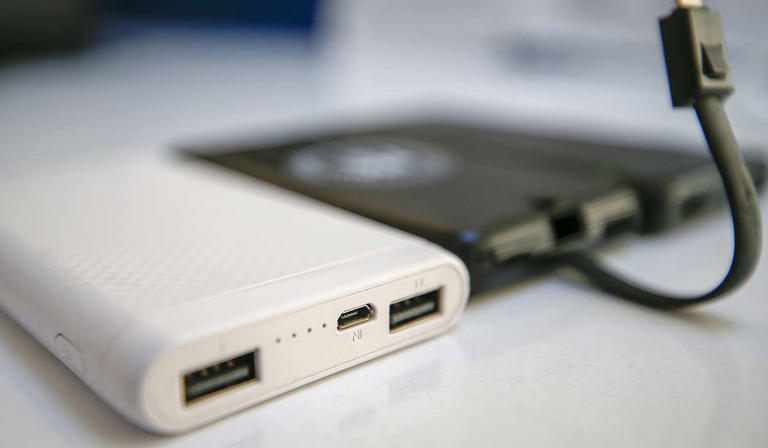 mid-air-battery-blaze-klm-plane-forced-to-turn-back-after-power-bank