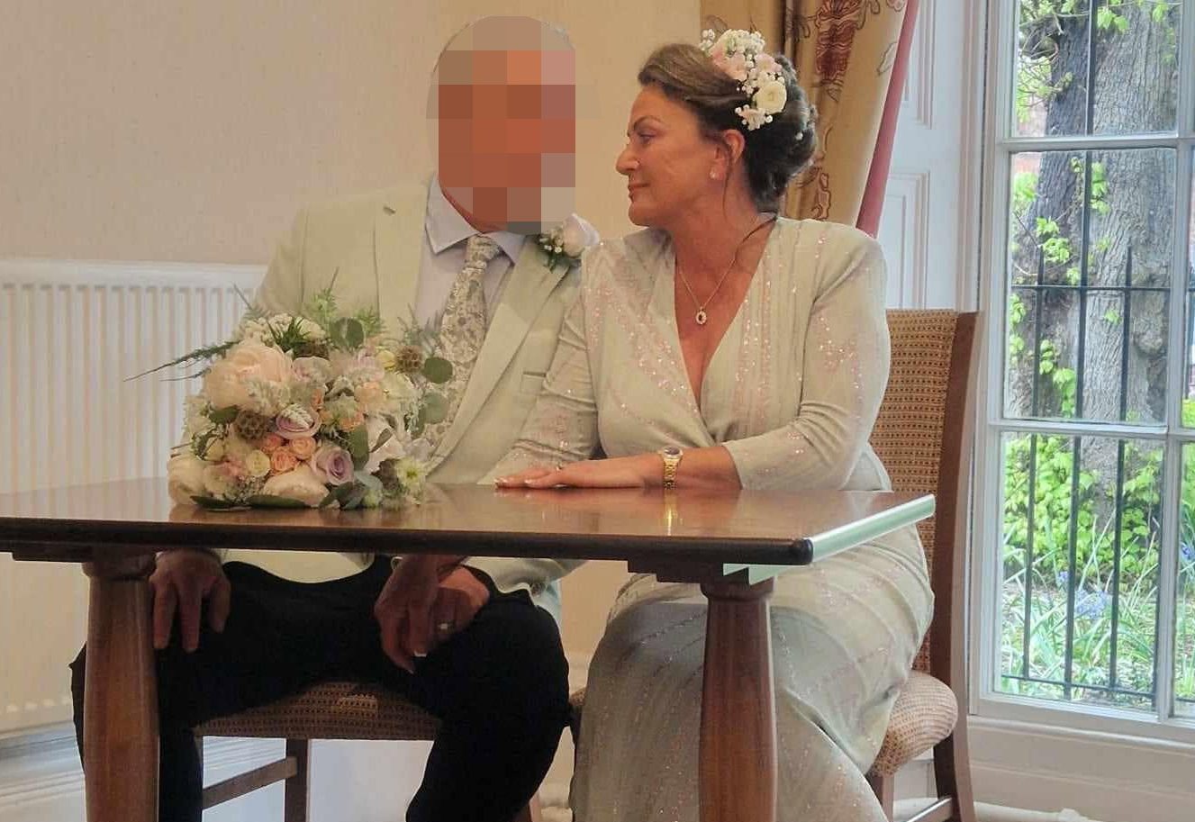 'Single' benefits cheat caught after posting wedding photos on Facebook