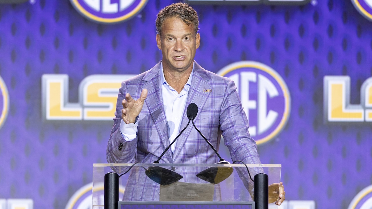 Watch Lane Kiffin react to 'gaslighting' as Ole Miss fans relentlessly ...