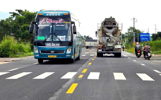 Tài xế chọn quốc lộ thay vì cao tốc: Điều chỉnh mức phí, cách quản lý để cao tốc có xe chạy, quốc lộ bớt tải