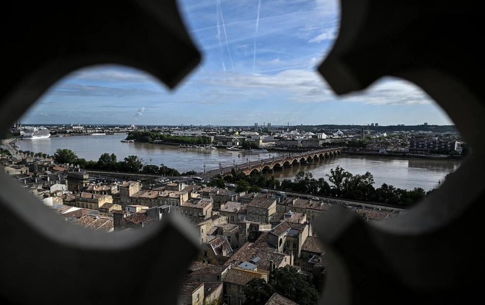Bordeaux blends wine, history and beauty