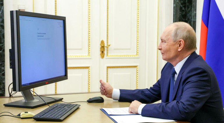 Elezioni in Russia, candidata dei Verdi scompare prima del voto. Putin: «Gli europei non vogliono la guerra»