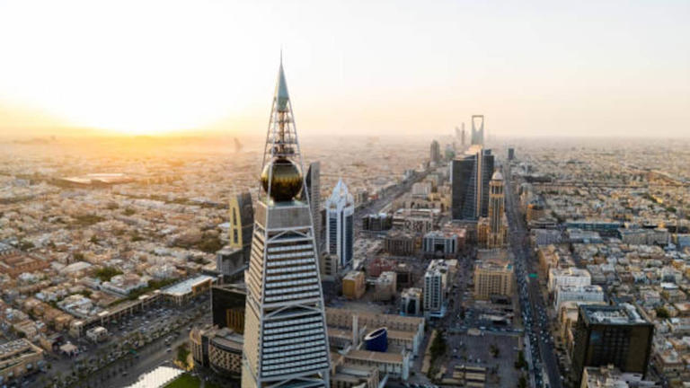Riyadh on alert: Saudi Arabia issues air raid warning as Houthi attacks ...