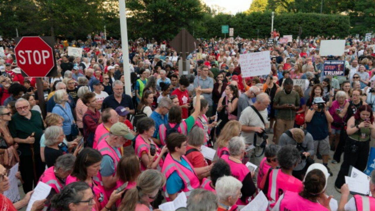 Watch: Thousands protest outside Kennedy Center over Trump’s threat to ...