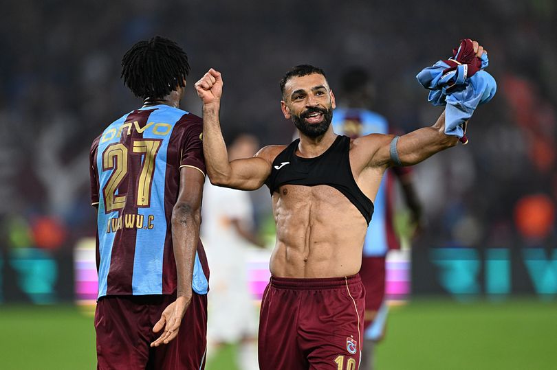 Los medios turcos coinciden en que Mohamed Salah es «súper» mientras la leyenda del Liverpool consigue otro hito.