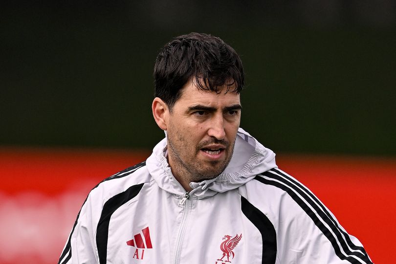Liverpool head coach Andoni Iraola.