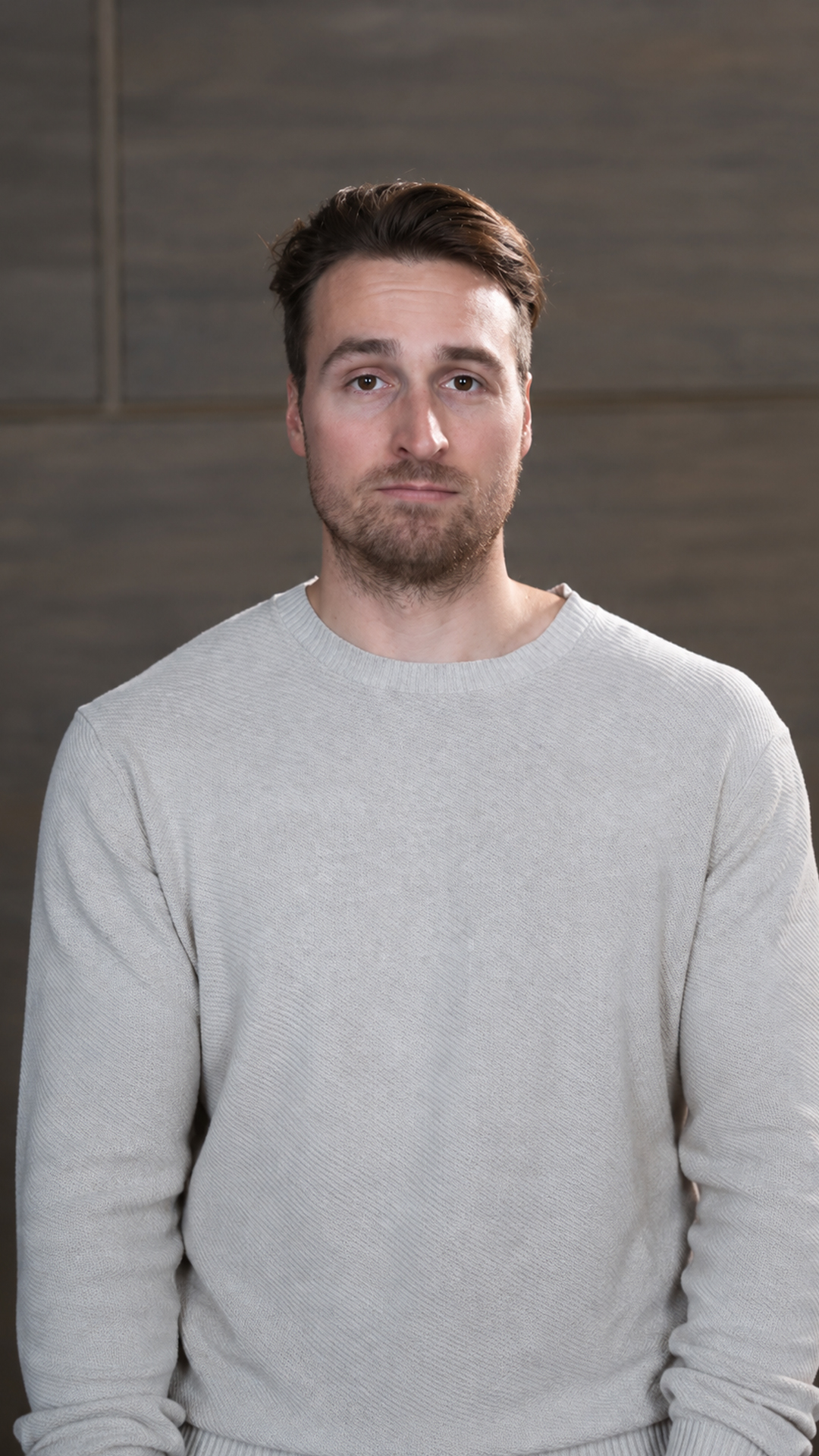 Extreme physical attractiveness causes unexpected social difficulties