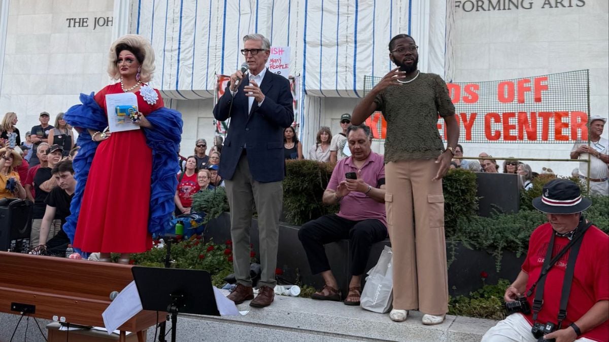 Why is Trump threatening to ‘rip down’ Kennedy Centre? Protesters form ...
